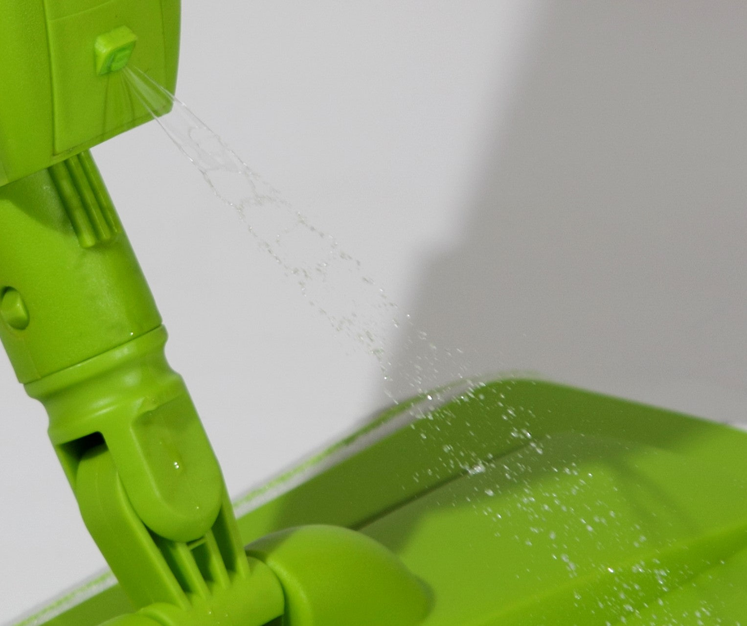 Scopa spray mop per pulire pavimenti e vetri